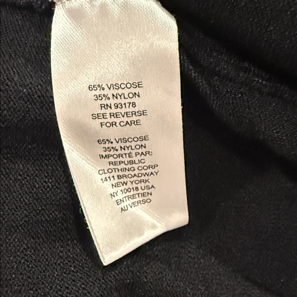 Elie Tahari Women’s L Black Lightweight V-Neck Minimalist Closet Staple Sweater